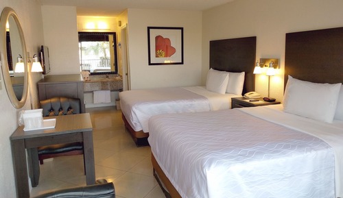 Habitación Deluxe, 2 camas de matrimonio, frigorífico y microondas