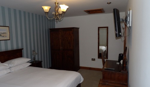 Habitación doble superior, baño privado, vistas al patio