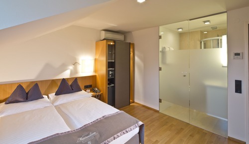 Habitación básica doble, no fumadores, materiales antialérgicos (access via stairs)