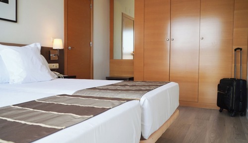 Habitación familiar (3 Adults and 1 Child)