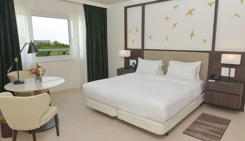 Habitación, 1 cama de matrimonio grande, vistas a la piscina