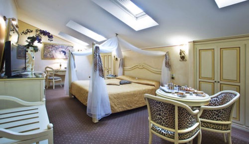 Senior Suite Ático con ventanas Velux y acceso al Spa