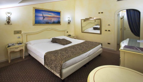 Habitación Junior Ático con ventanas Velux y acceso al Spa