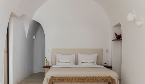 Junior Suite with Caldera View