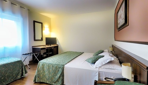 Habitación Confort con 1 cama doble o 2 individuales