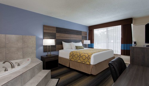 Habitación, 1 cama de matrimonio grande, no fumadores (Mobility Accessible Room)