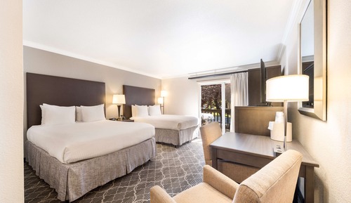 Habitación estándar, 2 camas de matrimonio, no fumadores, patio (Not Pet Friendly)