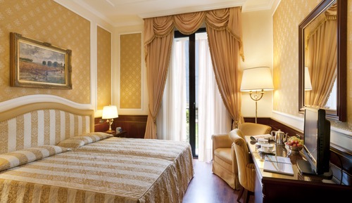 Habitación Deluxe con 1 cama doble o 2 individuales (Partial Lake or Pool side)