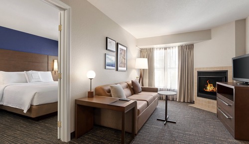 Suite, 2 habitaciones, chimenea (Mobility/Hearing Access, Roll-In Shwr)