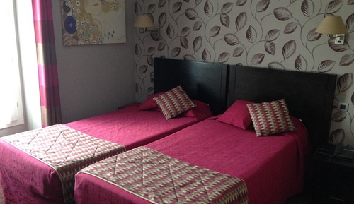 Habitación con 2 camas individuales