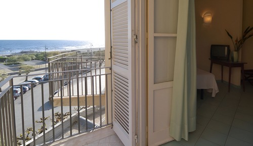 Habitación clásica con 1 cama doble o 2 individuales, vistas al mar