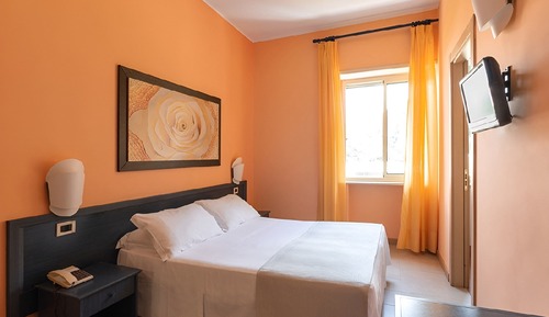 Habitación superior con 1 cama doble o 2 individuales