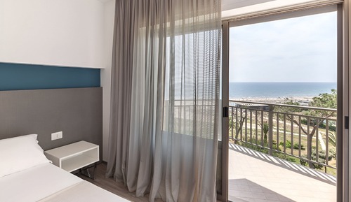 Habitación triple superior, vistas al mar