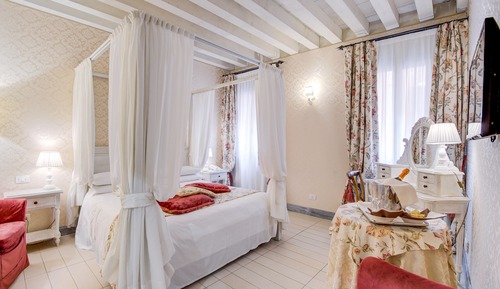 Habitación Confort doble, en edificio anexo (Canopy access by stairs only)