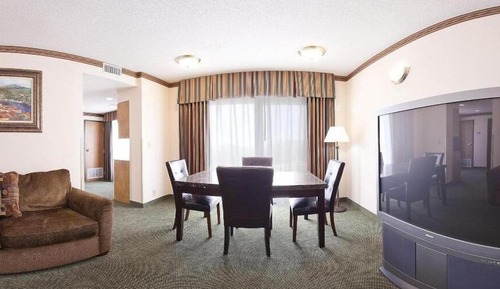 Suite, 1 cama de matrimonio grande, accesible para personas con discapacidad (Comm, Tub)