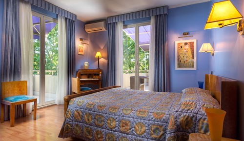 Habitación superior con 1 cama doble o 2 individuales