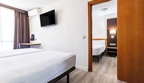 Habitación familiar (3 adults + 1 kid)