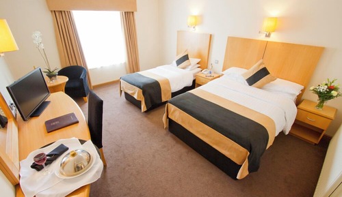 Habitación Premier con 1 cama doble o 2 individuales, varias camas