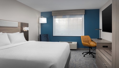 Habitación, 1 cama de matrimonio grande (Communications, Roll-In Shower)