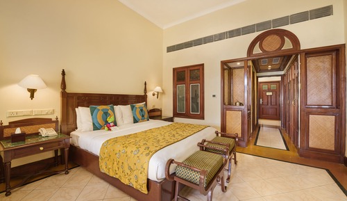 Suite, 1 cama de matrimonio grande, vistas a la piscina