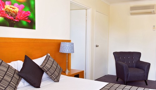 Habitación familiar, varias camas, balcón