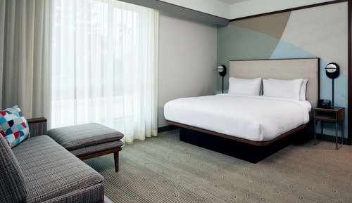 Habitación, 1 cama de matrimonio grande con sofá cama (Mobility/Hearing Access, Roll-In Shwr)