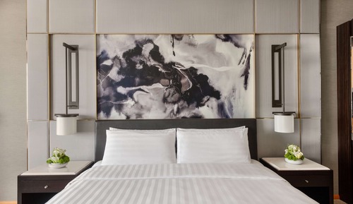 Deluxe Room, 1 King Bed, Burj View