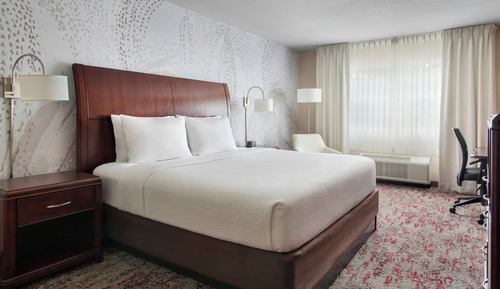 Habitación, 1 cama de matrimonio grande (Mobility/Hearing Access, Roll-In Shwr)