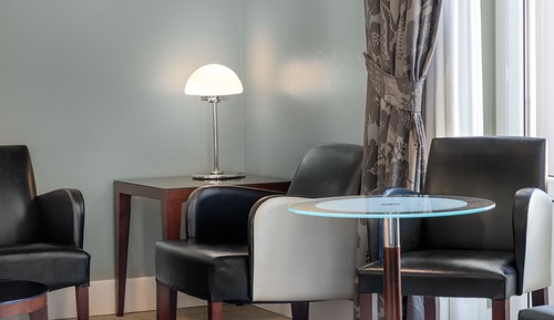 Habitación junior con 1 cama doble o 2 individuales