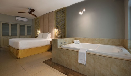 PREMIER BEACHFRONT JUNIOR SUITE