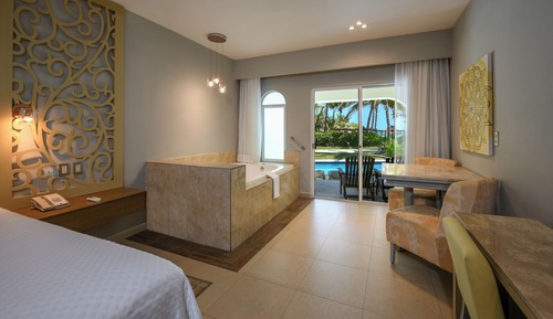 PREMIER BEACHFRONT SWIM UP JUNIOR SUITE