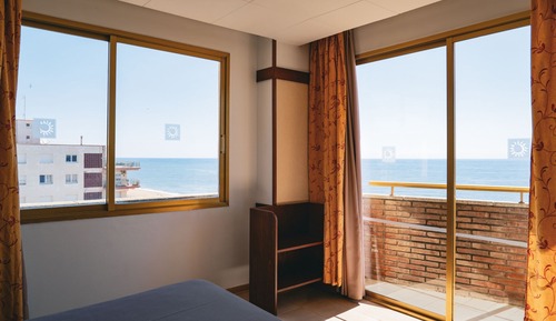 Habitación triple, vistas al mar (2 adults + 1 child)