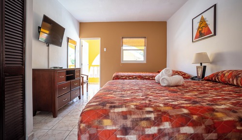 Superior Queen Studio