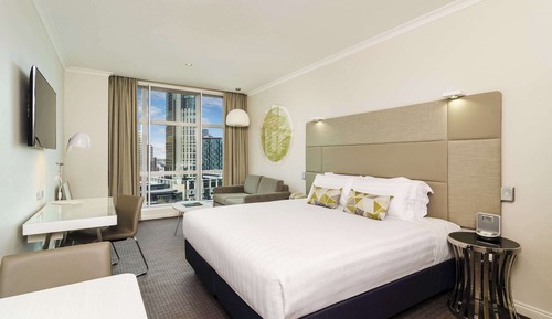 Estudio ejecutivo, vistas al río