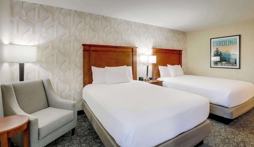 Habitación Deluxe, 2 camas de matrimonio, frigorífico y microondas (Upper Floor)