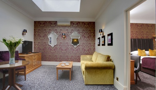 Suite, sin ventanas (Internal, Roof Lantern wind)
