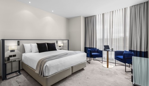 Peppers Premium King Deluxe Room