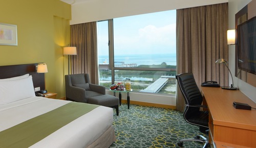 Habitación estándar, 1 cama de matrimonio grande, Acceso al salón del club, vistas a la ciudad