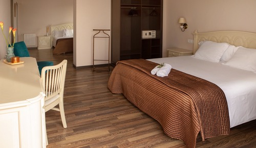 Habitación cuádruple familiar, balcón (3 adults + 1 child)