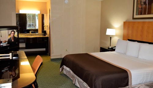 Habitación Deluxe, 1 cama de matrimonio grande, vistas a la piscina (No Pets Allowed)