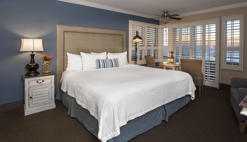 Habitación, 1 cama de matrimonio grande, patio, vistas al mar (No Pets)