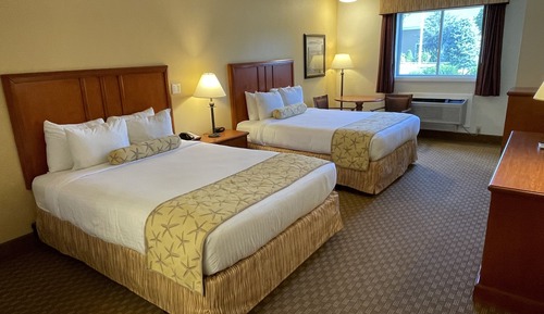 Habitación Deluxe, 2 camas de matrimonio, accesible para personas con discapacidad (Roll-in shower)