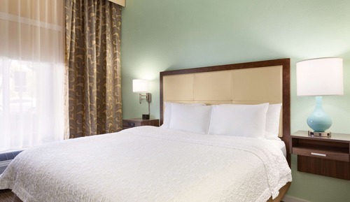 Suite con 1 matrimonial grande, hidroma.