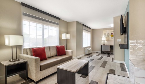 Suite, 1 cama de matrimonio grande, no fumadores, bañera de hidromasaje (with Sofabed)