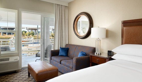 Habitación superior, 1 cama de matrimonio grande con sofá cama, patio, en esquina