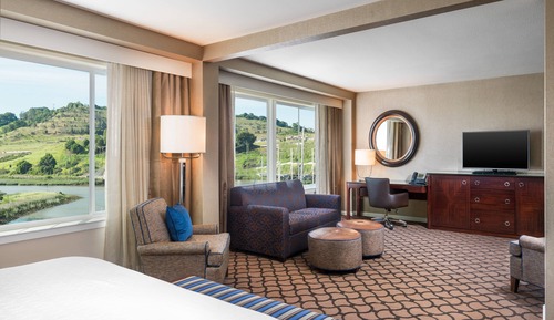 Suite ejecutiva, 1 cama de matrimonio grande con sofá cama, vistas al puerto deportivo