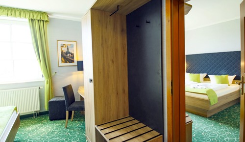 Family Room, Connecting door