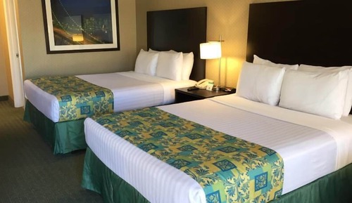 Habitación Deluxe, 2 camas de matrimonio (Upstairs room, stair access only)