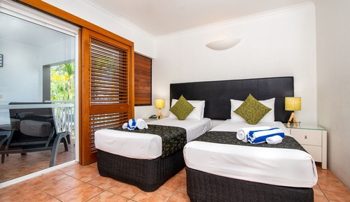 Estudio de lujo, vistas a la piscina