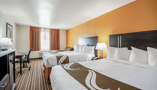 Habitación estándar, no fumadores (2 Queen Beds & 1 Sofa Bed)